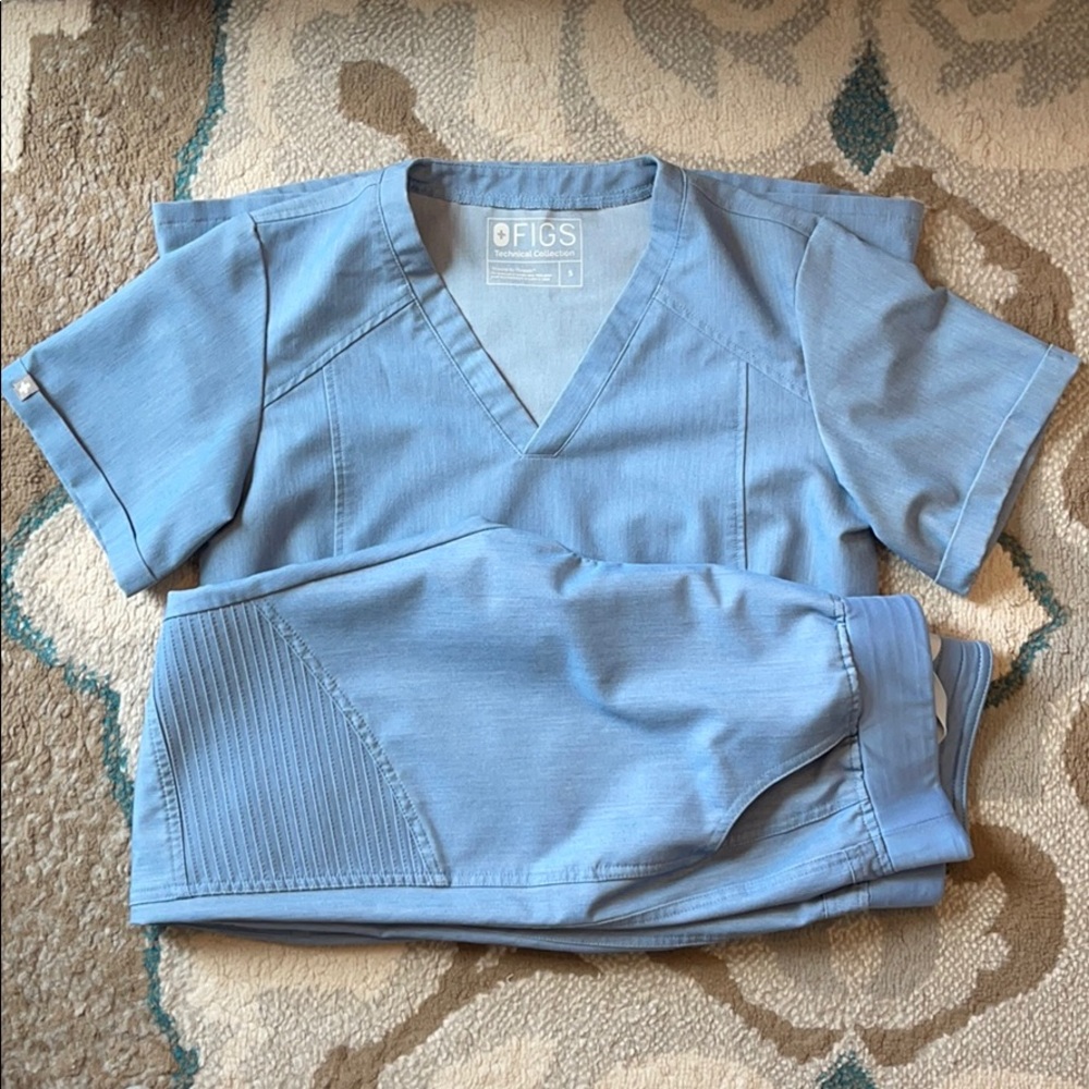 FIGS SET Heather indigo scrub top w motto pants
